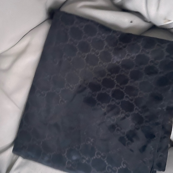 ❤️🔥GUCCI❤️🔥 HOBOS DARK BURGUNDY COLOR SHOULDER OR HAND BAG. - Picture 14 of 16